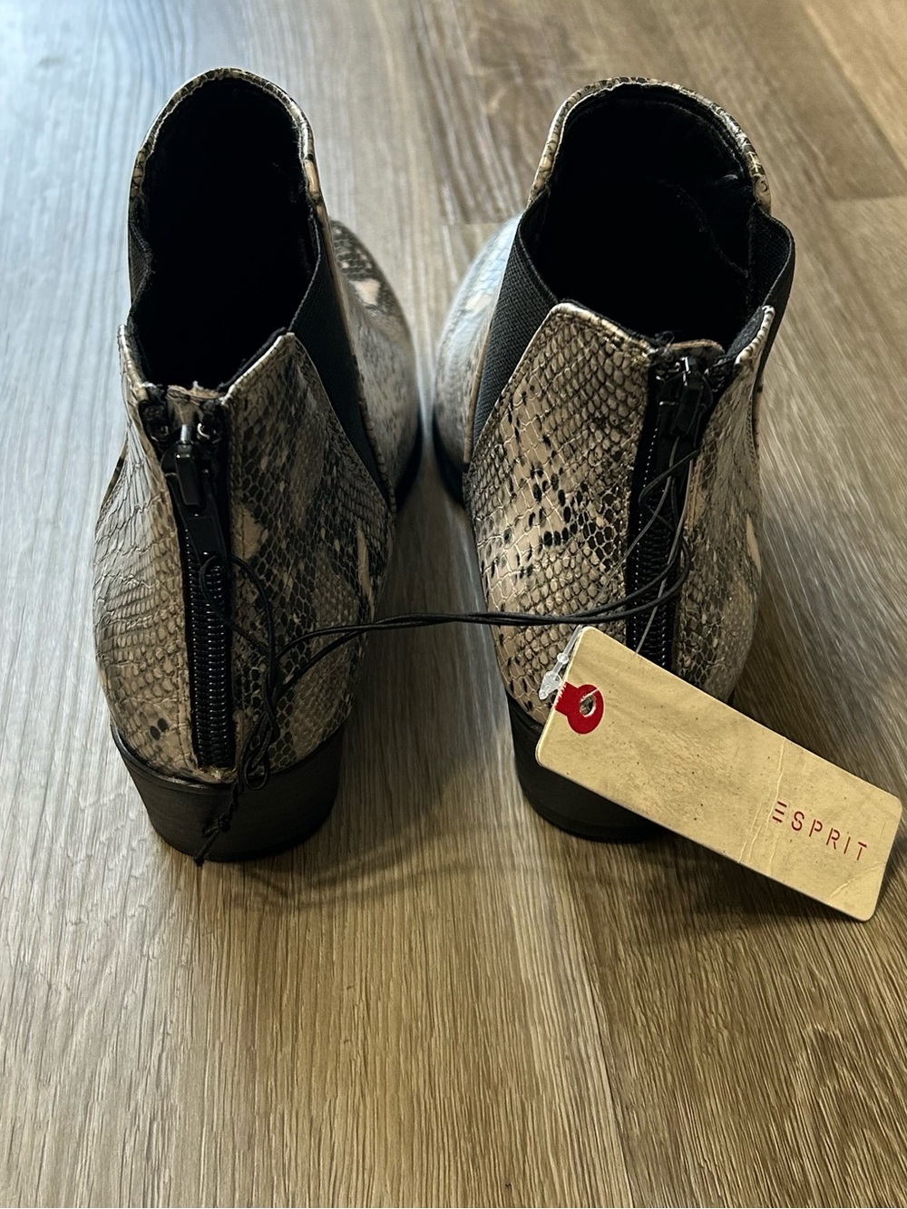 NWT Esprit Tiffany Snakeskin Ankle Boots Genuine Leather Gray Black Size 6 - Picture 4 of 10